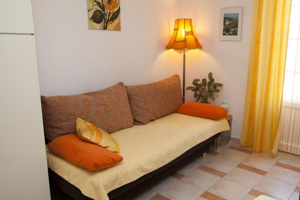 Apartments Marija Vrbnik  Luaran gambar