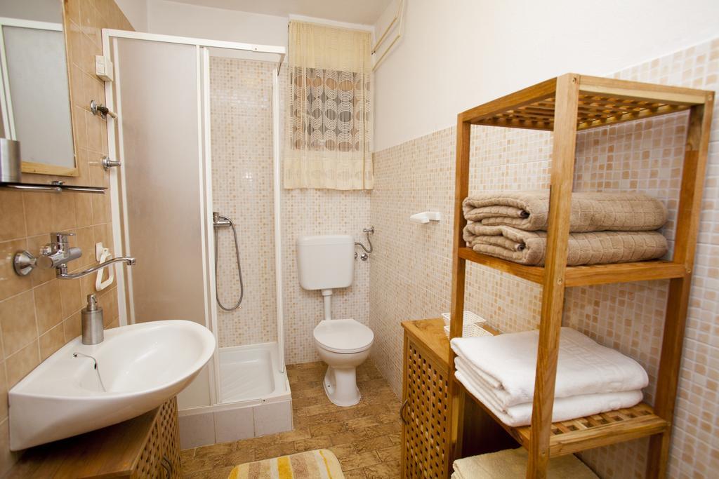 Apartments Marija Vrbnik  Luaran gambar
